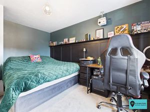 Bedroom- click for photo gallery